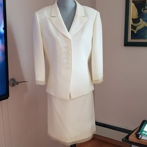 Tahari  Artur S. Levine  women  skirt Suits